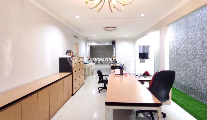 For Sale Ready-to-Occupy House in Palmerah, Location Near Binus 2