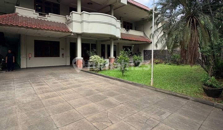 Rumah Lama Hadap Utara One Gated Sistem di Simprug Golf 2