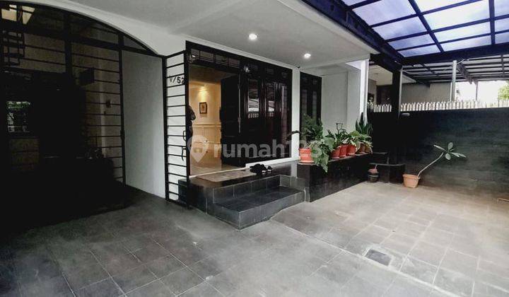 Rumah 3 Kamar Dekat Mall Pondok Indah Kebayoran Jakarta  1