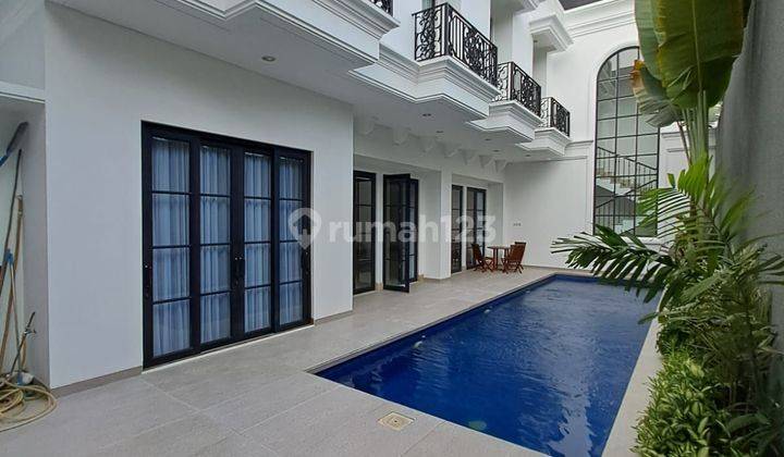 Rumah 3 Lantai Ada Basement Dan Kolam Renang Dalam Cluster 1