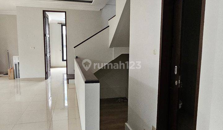 Rumah 2 Lantai Dengan Kolam Renang Dan 4 Kamar Tidur Cipete 2