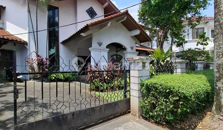 Rumah Besar 2Lantai dengan Kolam Reang Tenang Pondok Indah