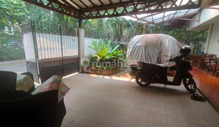 Dijual Rumah Lama Lokasi Strategis di Jalan Rajasa 2 Lantai SHM 2