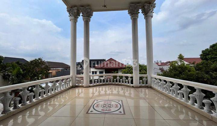 Dijual Rumah SHM 3 Lantai Butuh Renovasi 1