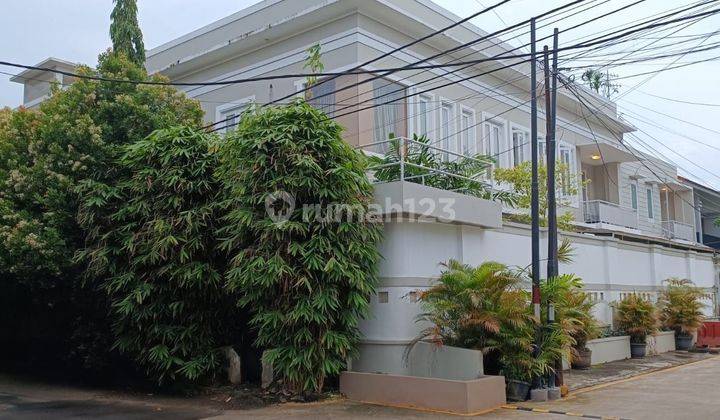 Dijual Rumah di Jl. Emesde 2 Lantai SHM Bagus  1