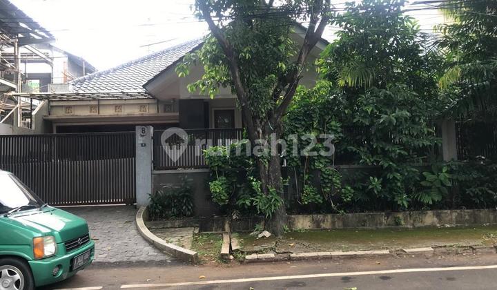 Dijual Rumah Bagus Unfurnished SHM di Jl. Mendawai , Jaksel