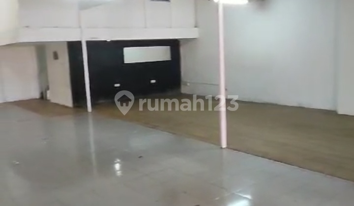 Commercial Building For Rent On Jl. Fatmawati Raya Commercial Building For Rent On Jl. Fatmawati Raya