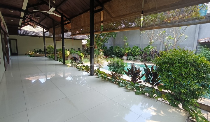 Old House For Sale in Kemang, Jl. Benda, South Jakarta Old House For Sale in Kemang, Jl. Benda, South Jakarta