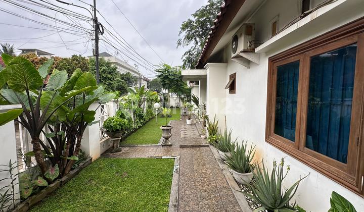 Rumah di Kemang Jual Segera Lokasi Nyaman, Tenang