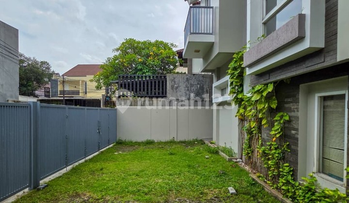 Kos-Kosan House in Kebayoran Baru Strategic Location for Sale, Attractive Price 2