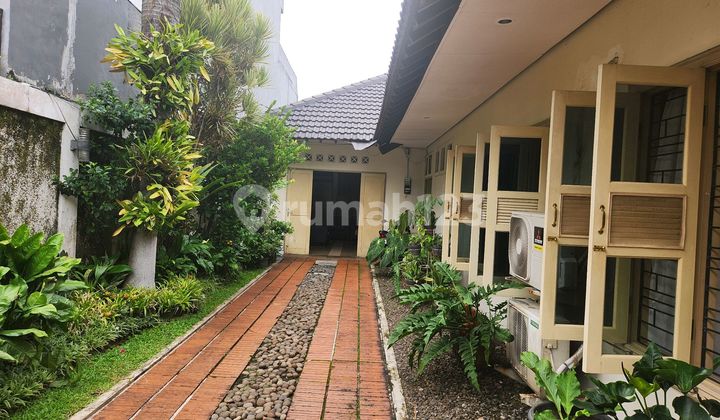 For Sale: Strategically Located House with South-Facing Hook Position