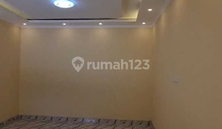 For Sale: New, Tidy, Move-In Ready House Near Schools and Market, Suitable for Convection in Jembatan Lima, West Jakarta 2