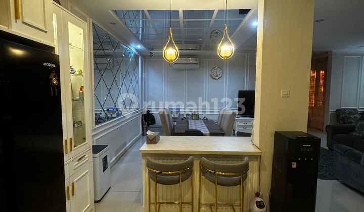 Rumah Luas Cantik di Sektor 9