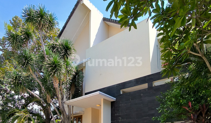 Rumah Bagus Dengan Kolam Renang Di Jl Kemang Jakarta Selatan