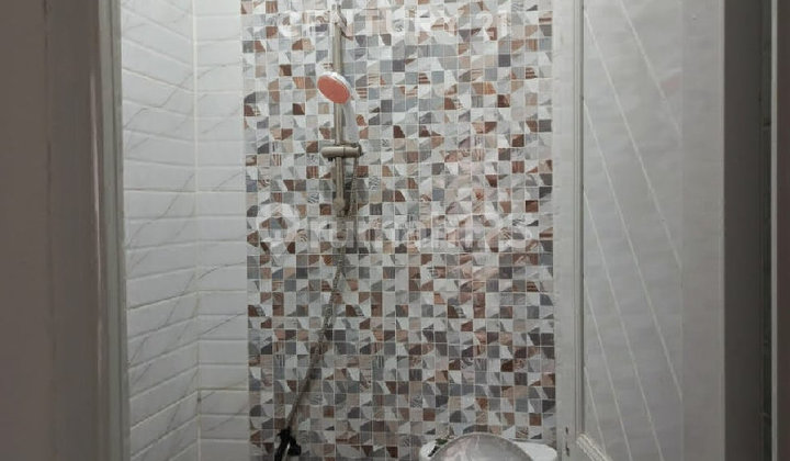 Newly Renovated 5-Bedroom House in a Strategic Location at Medowgreen Lippo Cikarang 2