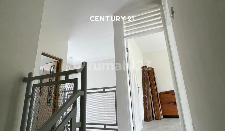 Nice Furnished House Ready to Occupy in Meadow Green Lippo Cikarang 2