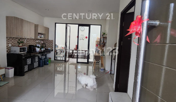 Rumah 2 Lantai Furnished di Cluster Cosmo Estate Lippo Cikarang Rumah 2 Lantai Furnished di Cluster Cosmo Estate Lippo Cikarang