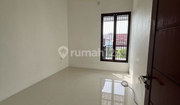 Beautiful Furnished Clean & Neat House In Meadow Green, Lippo Cikarang 2
