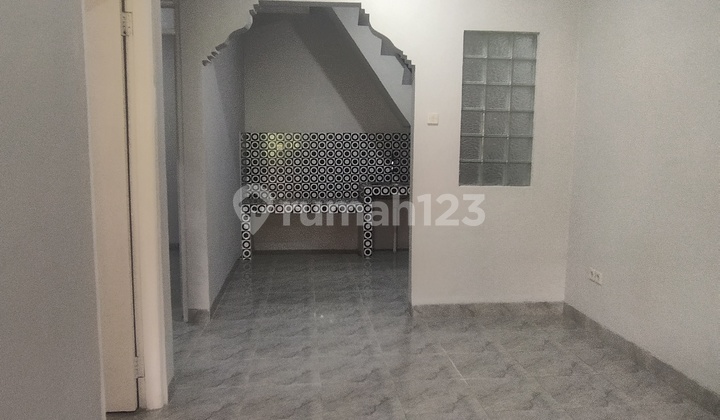 Rumah 2 Lantai  Baru Renovasi SHM Di Lembah Hijau Lippo Cikarang 2