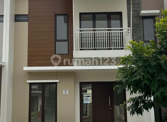 Rumah Bagus 2 Lantai  Siap Huni Di Sumarecon Emerald Karawang