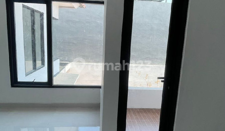 Rumah 2 Lantai Baru Renovasi di Cluster Dago Lippo Cikarang, Cikarang 2