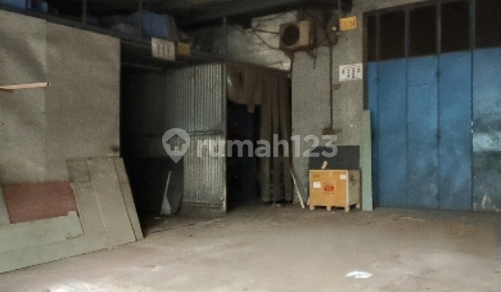 Good Warehouse with Goods Lift Ready to Use in Jababeka Industrial Area