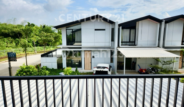 Rumah 2 Lantai Furnished di Cluster Waterfront Lippo Cikarang