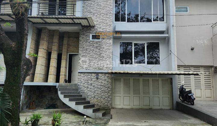 Rumah Bagus 3 Lantai Siap Pakai Furnished Siap Huni Di Simpruk, Lippo Cikarang, Cikarang 1