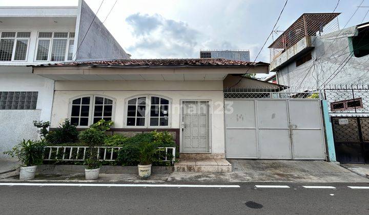 Rumah Jalan Kelinci Pasar Baru Dijual Carport Berpagar 1