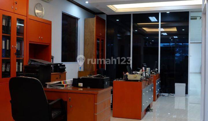 Gedung Kantor Dan Hunian 6 Lantai Semi Furnished Parkir Luas Rooftop 2