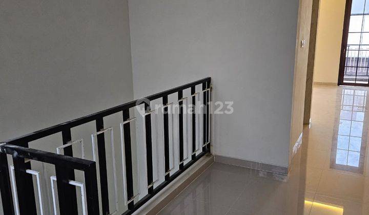 Dijual Rumah 3.5 Lantai Taman Ratu Jakarta Barat 2