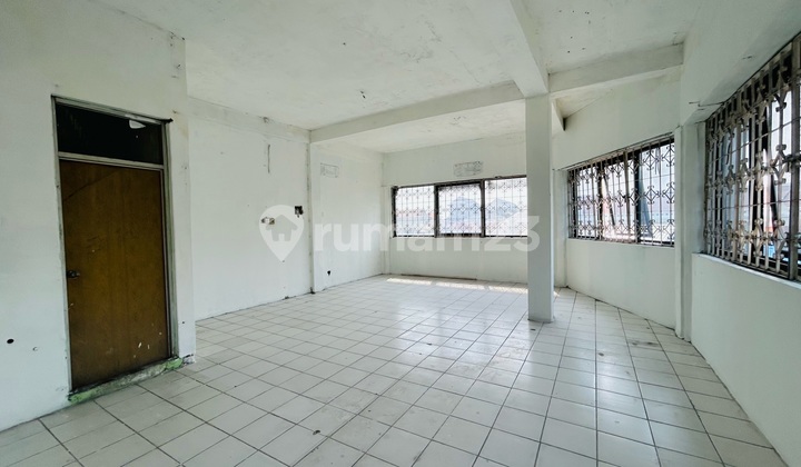 For Rent: 3.5-Storey Shop House with Small Door in Asemka 2