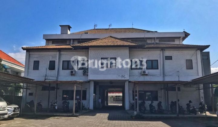3-STORY BUILDING ex TRAVEL, STRATEGIC LOCATION in South Denpasar *AF