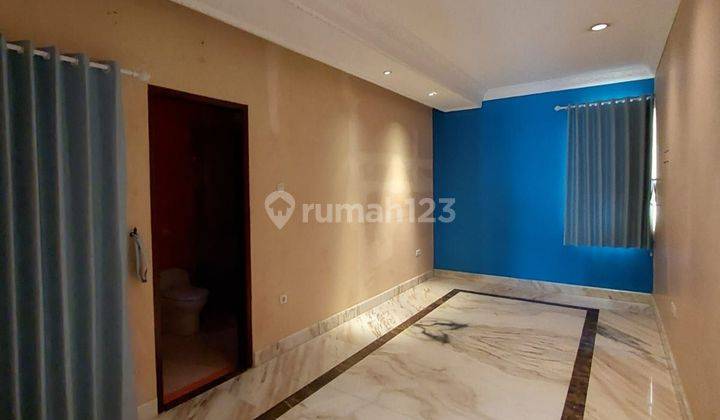 Disewa Rumah katamaran indah ukuram 8x27 3 lantai Bagus 1