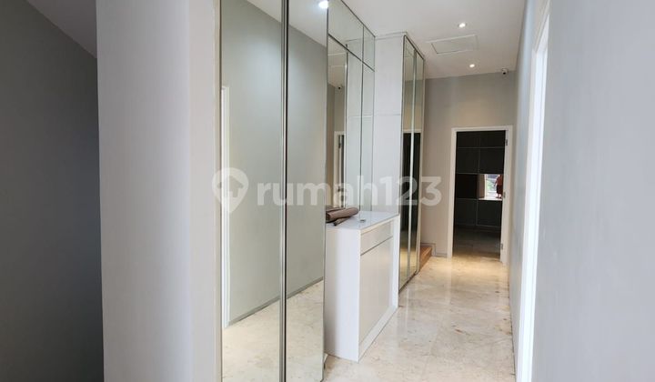 Rumah PIK ukuran 8x17, 3 lantai full furnish Bagus 2