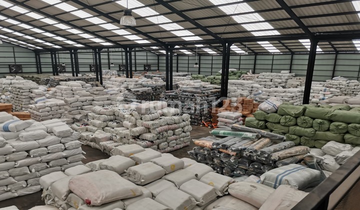 Dijial  Gudang di Kapuk peternakan, Kapuk Bagus