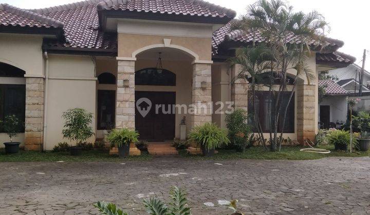 Di jual cepat rumah luas dengan tanah luas bebas banjir. 1