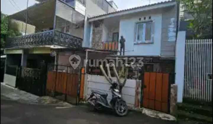 Di Sewakan Rumah Bagus 2 Lt Semi Furnis di Dalam Clater Terbatas