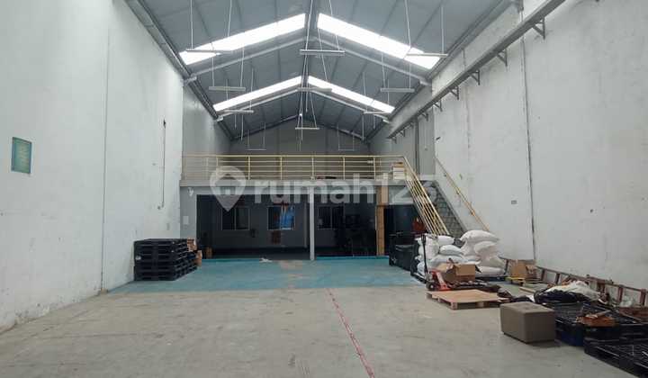 For Rent: Nice Warehouse by the Main Road, Car Accessible 20 Feet