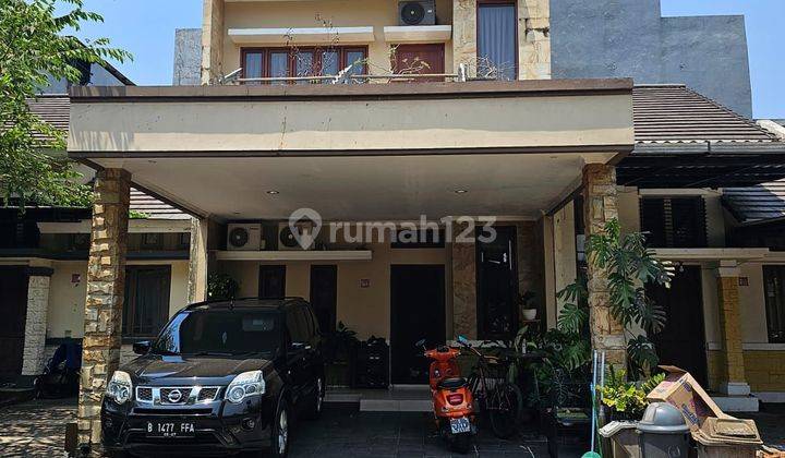 Rumah 2 Lantai Depan Taman Siap Huni Di Grand Wisata  1