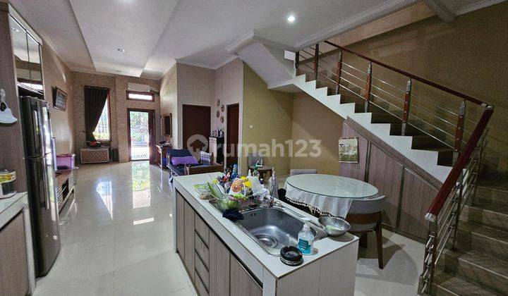 Rumah 2 Lantai Depan Taman Siap Huni Di Grand Wisata  2