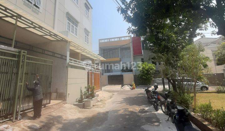 Rumah baru depan taman akses lebar  2