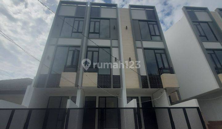 Rumah kedoya modern minimalis SHM 1