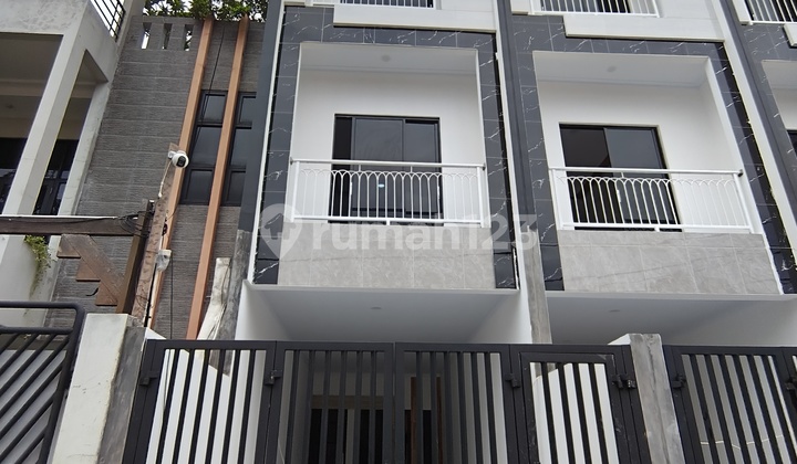 Rumah Modern Siap Huni Akses 3 Mobil Bebas Banjir