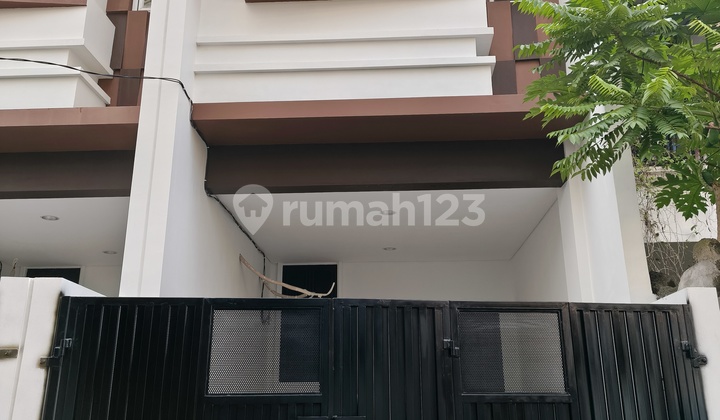 Rumah Baru Modern Glass House Tanjung Duren SHM bisa KPR Rumah Baru Modern Glass House Tanjung Duren SHM bisa KPR