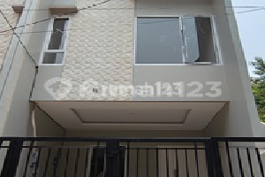 New House Complex in Front of Duri Kepa Park SHM