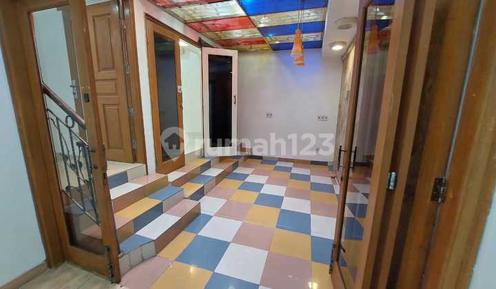 Rumah Huk Nyaman Luas Dekat Taman SHM