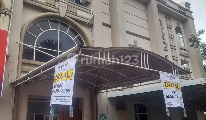 Affordable 3-Story Shophouse in Galaxy Jakasetia, South Bekasi Affordable 3-Story Shophouse in Galaxy Jakasetia, South Bekasi