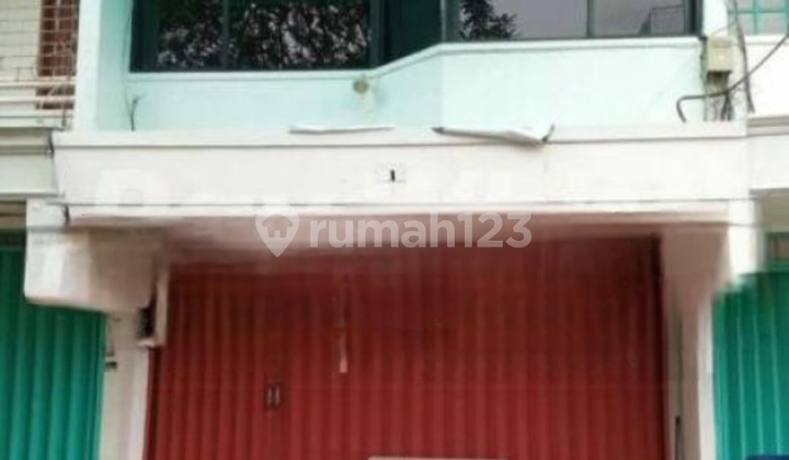 In a ready-to-use shophouse in the Green Ville area