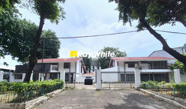 Dijual/disewakan Rumah tua (Kavling) di Pusat Keramaian S Parman  